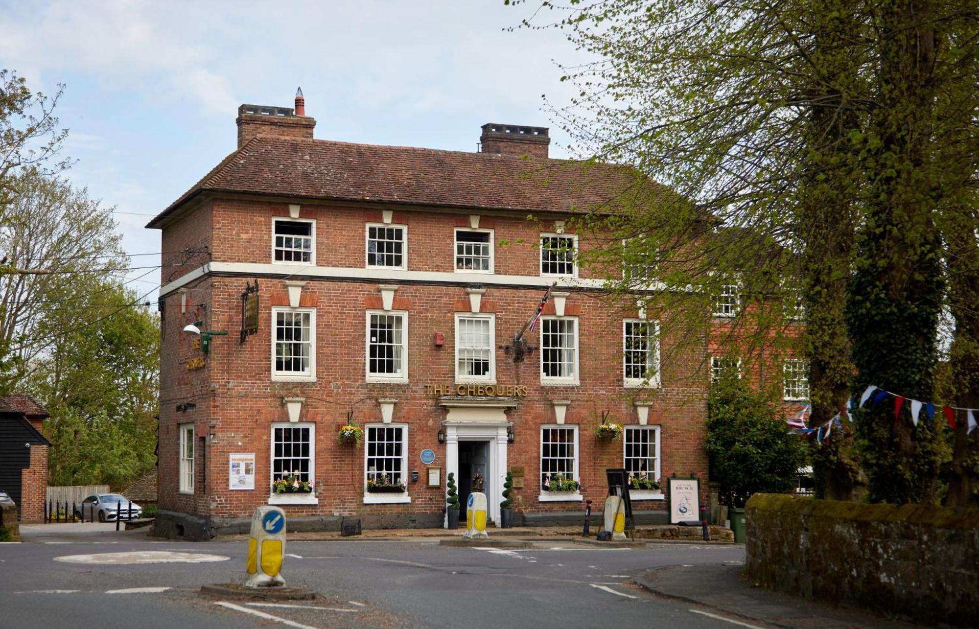 Chequers Inn By Greene King Inns Maresfield Bagian luar foto